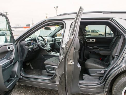 Used 2020 Ford Explorer XLT w/ Class III Trailer Tow Package image 9