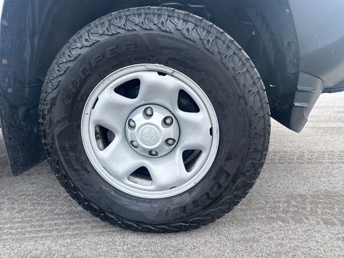 Used 2020 Toyota Tacoma SR image 9