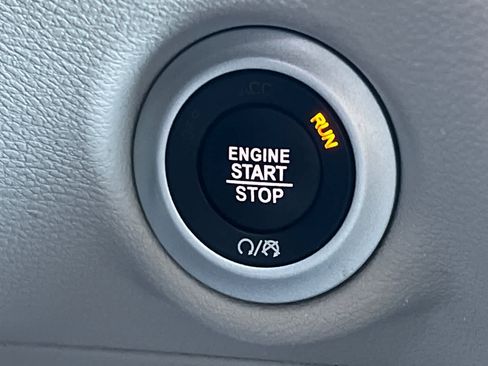 Used 2024 Chrysler Pacifica Touring-L FWD image 28