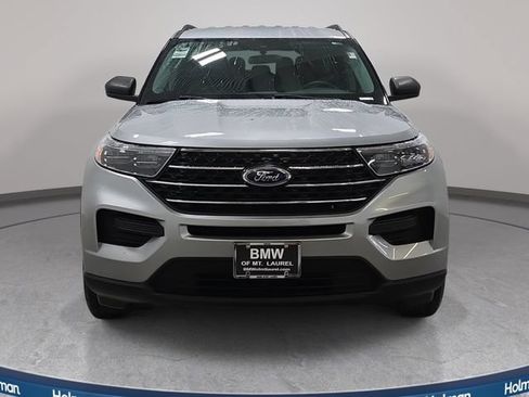 Used 2023 Ford Explorer XLT AWD/4WD image 3