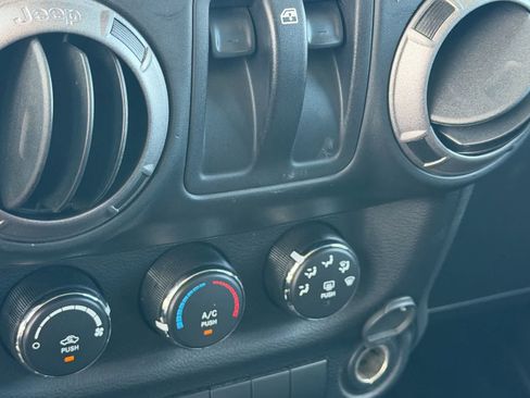 Used 2013 Jeep Wrangler Sport AWD/4WD image 7