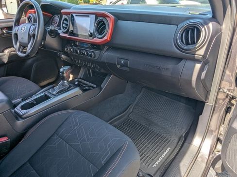 Used 2017 Toyota Tacoma TRD Off-Road w/ Premium & Technology Package image 20