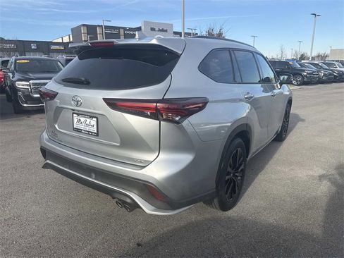 Used 2024 Toyota Highlander XSE image 9