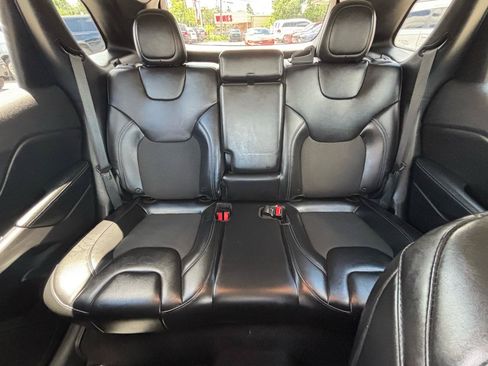 Used 2019 Jeep Cherokee Latitude Plus w/ Cold Weather Group AWD/4WD image 19