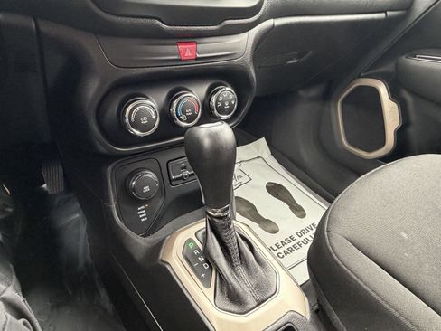 Used 2016 Jeep Renegade Latitude image 20