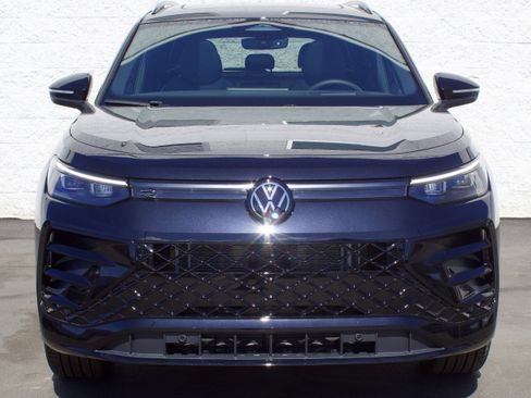 New 2026 Volkswagen Tiguan SE R-Line AWD/4WD image 2