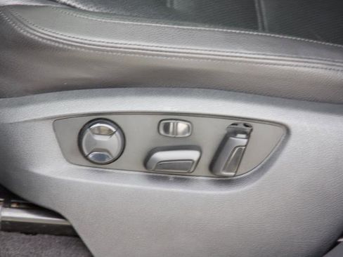 Used 2016 Volkswagen Touareg TDI AWD/4WD image 24
