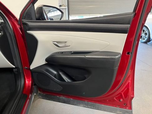 Used 2025 Hyundai Tucson SEL FWD image 12