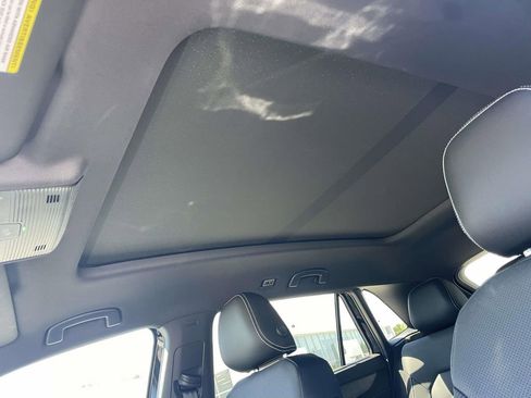 Used 2026 Volkswagen Atlas Cross Sport SE w/ Panoramic Sunroof Package FWD image 16