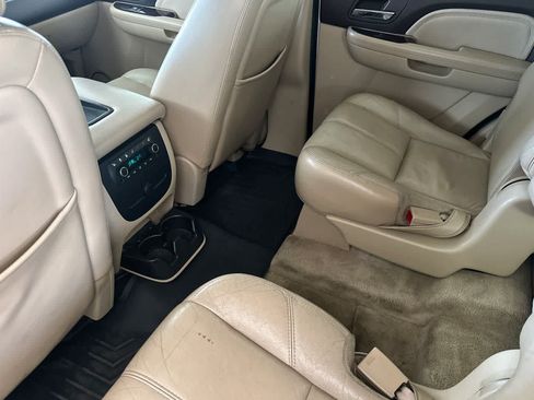 Used 2007 GMC Yukon Denali AWD/4WD image 4