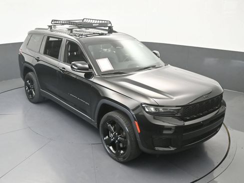 Used 2022 Jeep Grand Cherokee L Laredo RWD image 57