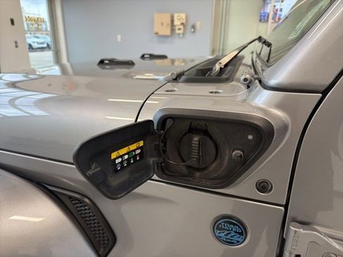 Used 2021 Jeep Wrangler Unlimited Sahara AWD/4WD image 7