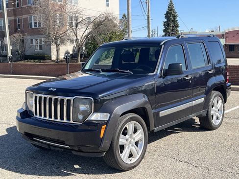 Used 2011 Jeep Liberty Sport AWD/4WD image 4