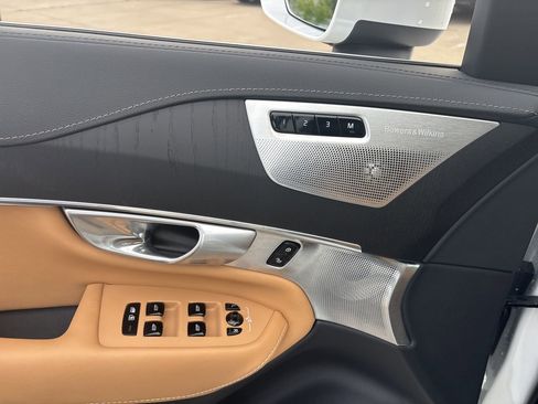 Used 2024 Volvo XC90 T8 Ultimate w/ Lounge Package image 16