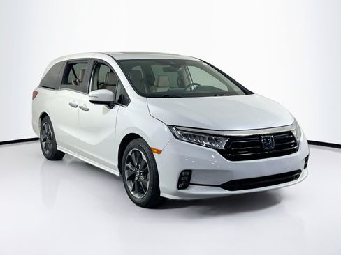 Used 2023 Honda Odyssey Elite image 3