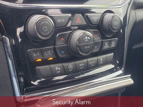 Used 2019 Jeep Grand Cherokee Altitude AWD/4WD image 29