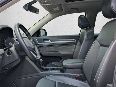 Used 2022 Volkswagen Atlas SE w/ Panoramic Sunroof Package FWD image 15