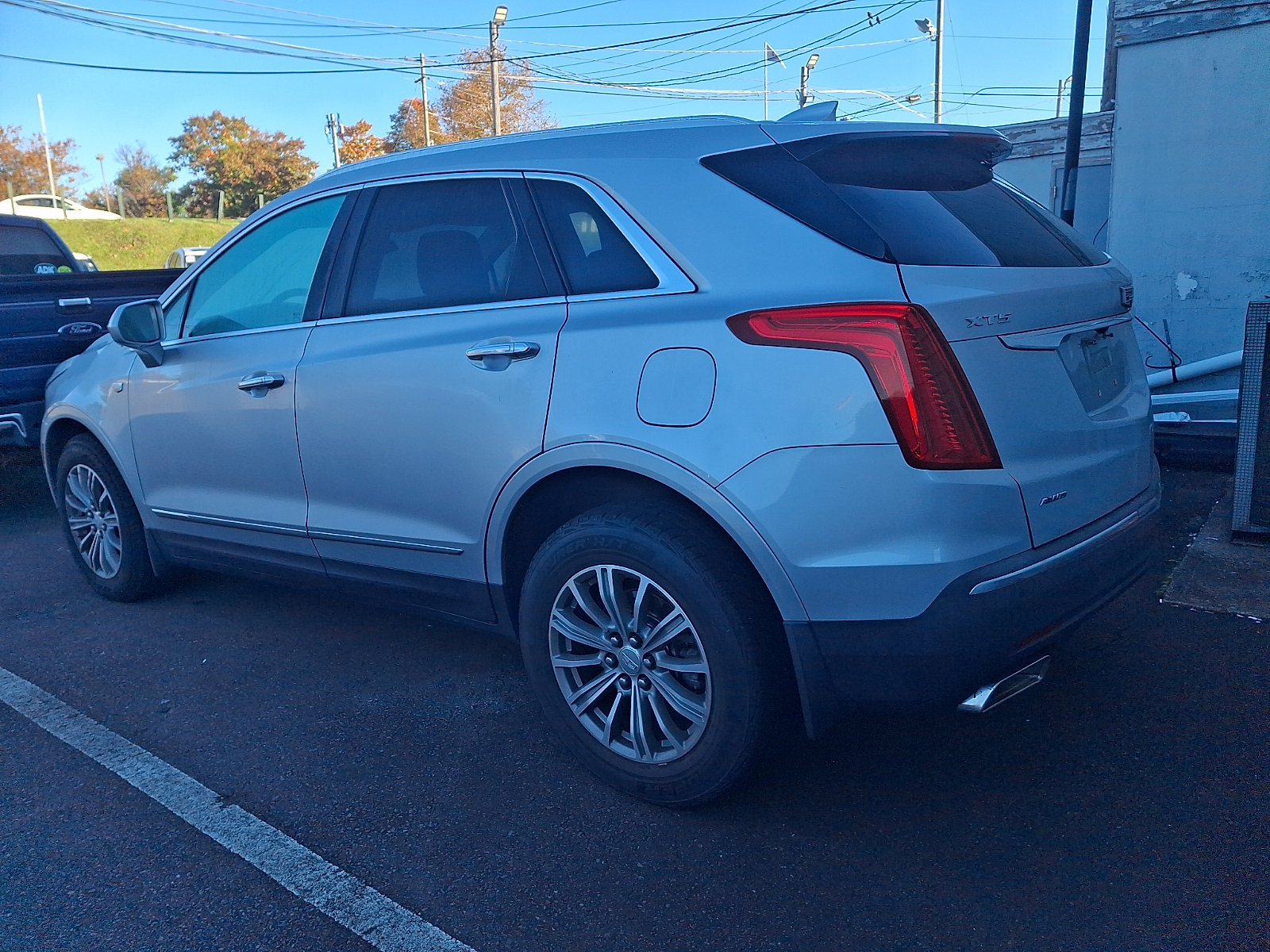 Used 2017 Cadillac XT5 Luxury w/ Driver Awareness Package AWD/4WD image 3