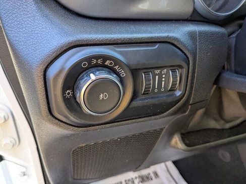 Used 2018 Jeep Wrangler Unlimited Sahara w/ Cold Weather Group image 15