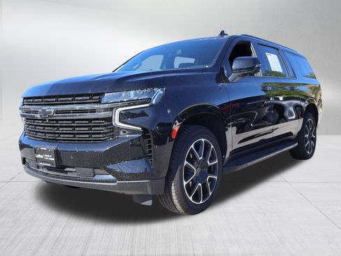 Used 2022 Chevrolet Suburban RST w/ Sport Performance Package AWD/4WD image 3