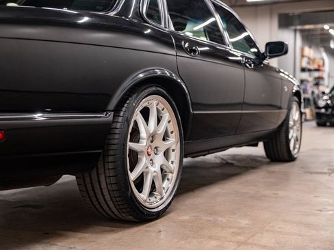 Used 2002 Jaguar XJ8 RWD image 36