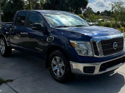 Used 2017 Nissan Titan SV image 5