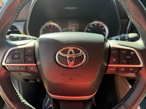 Used 2022 Toyota Highlander LE image 23