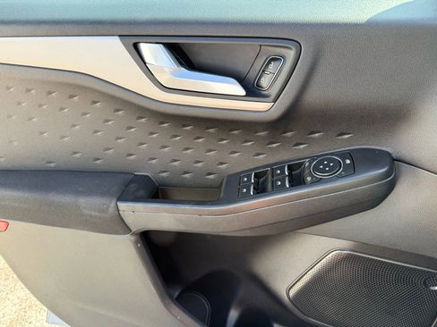 Used 2020 Ford Escape SE image 16