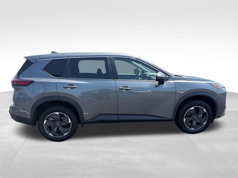 Used 2024 Nissan Rogue SV AWD/4WD image 6