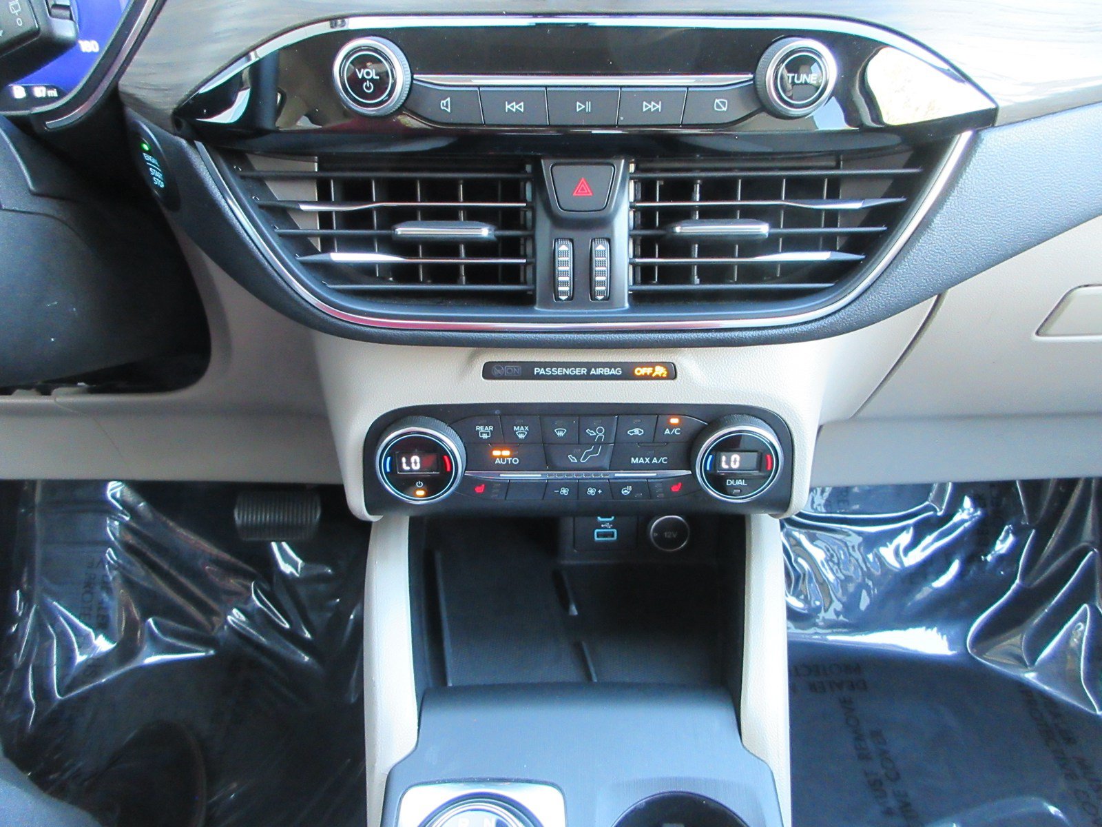 Used 2020 Ford Escape Titanium FWD image 43