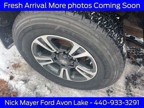 Used 2018 Toyota Tacoma TRD Sport image 11