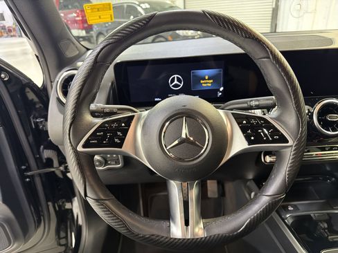 Used 2025 Mercedes-Benz GLB 250 image 13