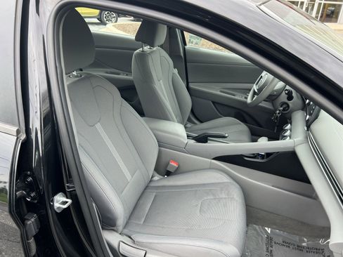 Used 2023 Hyundai Elantra SE FWD image 32