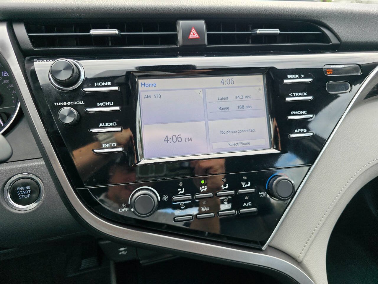Used 2018 Toyota Camry LE w/ Convenience Package FWD image 18