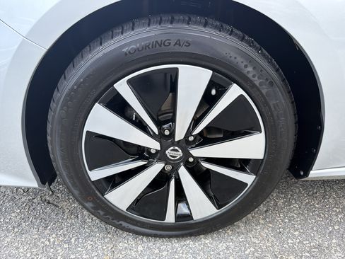 Used 2019 Nissan Altima 2.5 SL FWD image 21