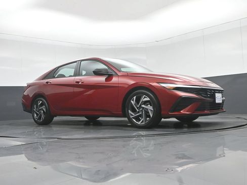Used 2025 Hyundai Elantra Sport FWD image 51