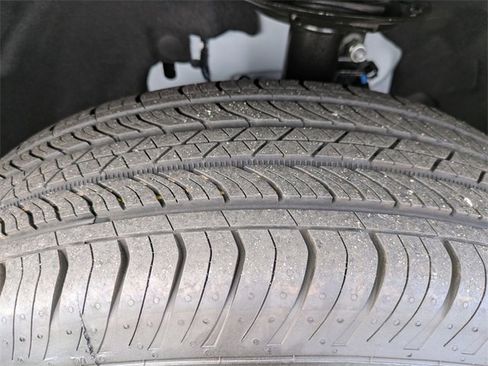 New 2025 Ford Maverick XLT w/ XLT Luxury Package image 11