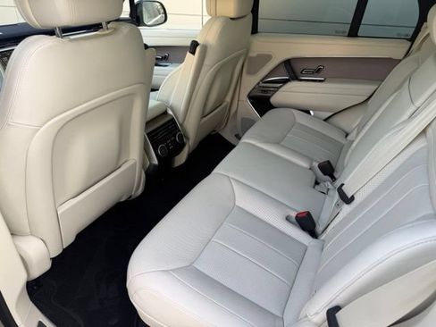 Used 2025 Land Rover Range Rover SE AWD/4WD image 30