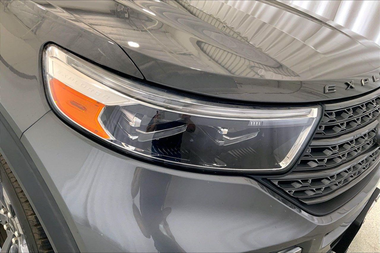 Used 2023 Ford Explorer XLT w/ Equipment Group 202A RWD image 12