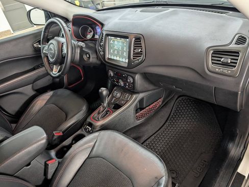 Used 2018 Jeep Compass Trailhawk w/ Navigation Group AWD/4WD image 24