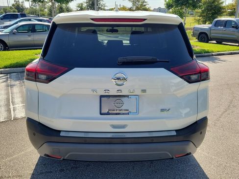 Used 2021 Nissan Rogue SV FWD image 3