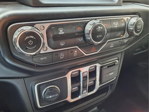 Used 2021 Jeep Gladiator Sport AWD/4WD image 17