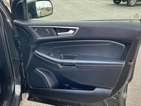 Used 2024 Ford Edge Titanium image 19