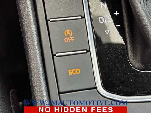 Used 2020 Volkswagen Jetta SE w/ SE Cold Weather Package FWD image 34