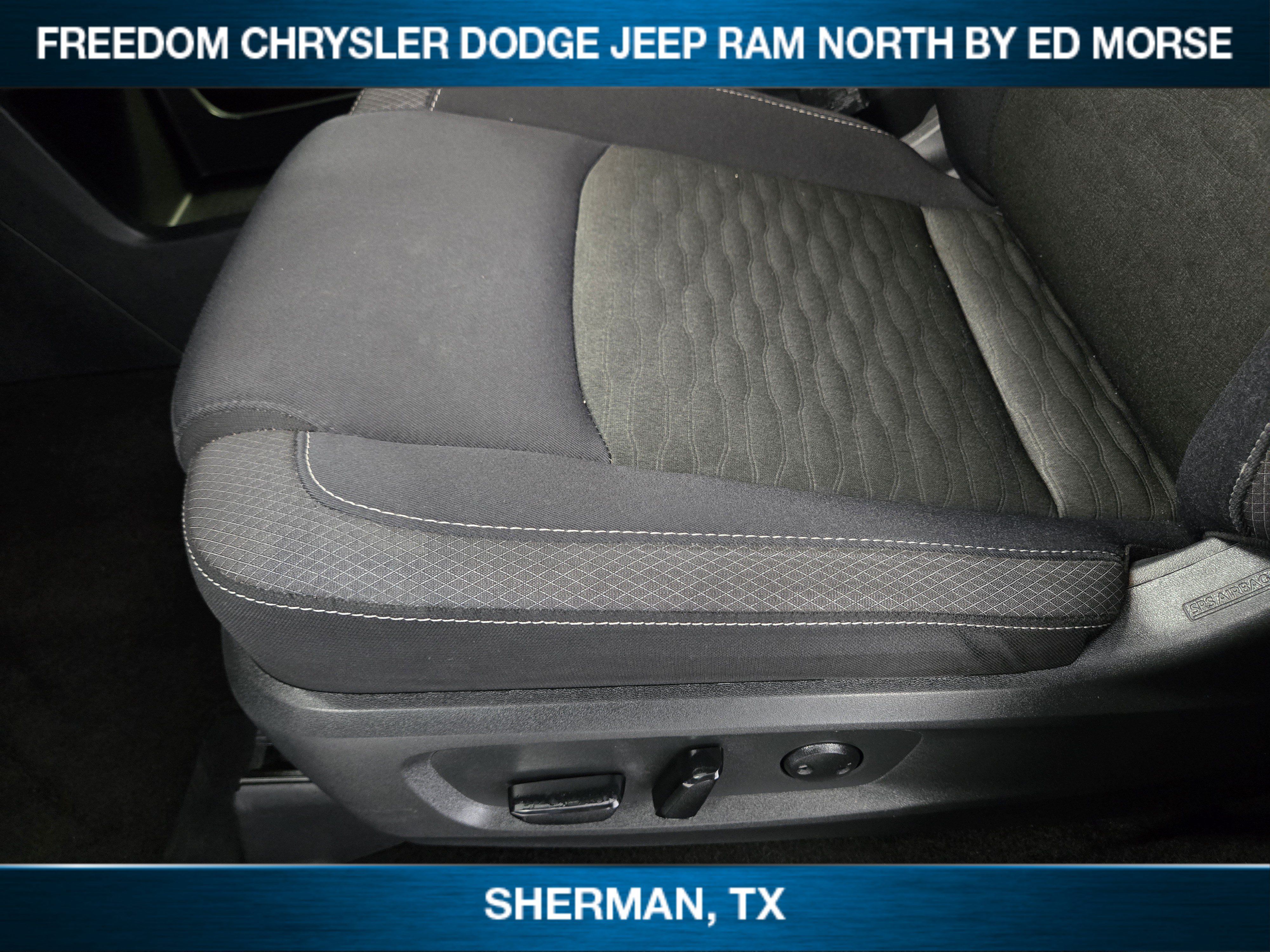 Used 2025 Nissan Pathfinder SV FWD image 18