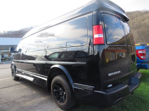 Used 2022 GMC Savana 2500 Extended RWD image 4