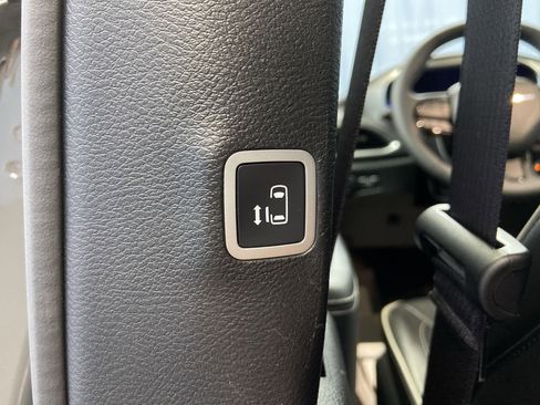 Used 2022 Chrysler Pacifica Limited w/ S Appearance Package image 34