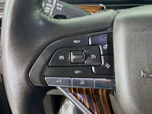 Used 2021 Cadillac Escalade Premium Luxury AWD/4WD image 14