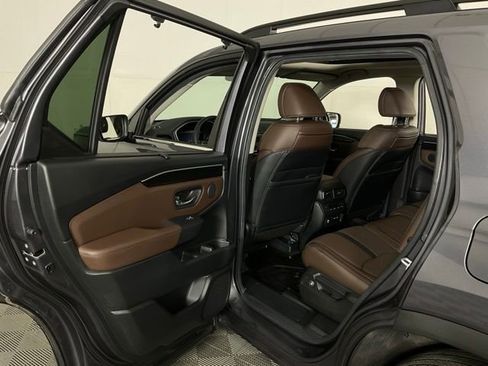 Used 2025 Honda Pilot Elite image 35