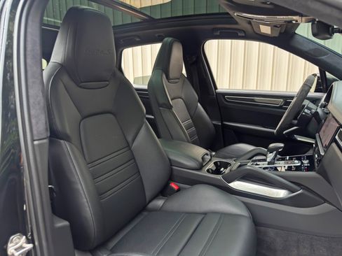 Used 2021 Porsche Cayenne Turbo S AWD/4WD image 41